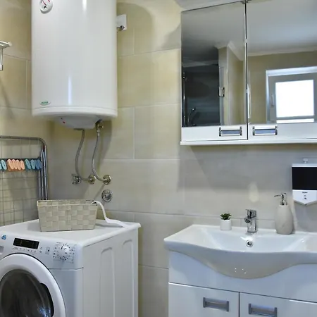 Duga 1 شقة سوبوتيتْسا