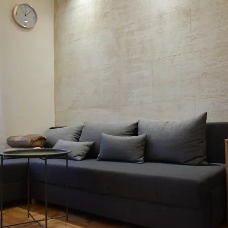 Duga 1 شقة سوبوتيتْسا